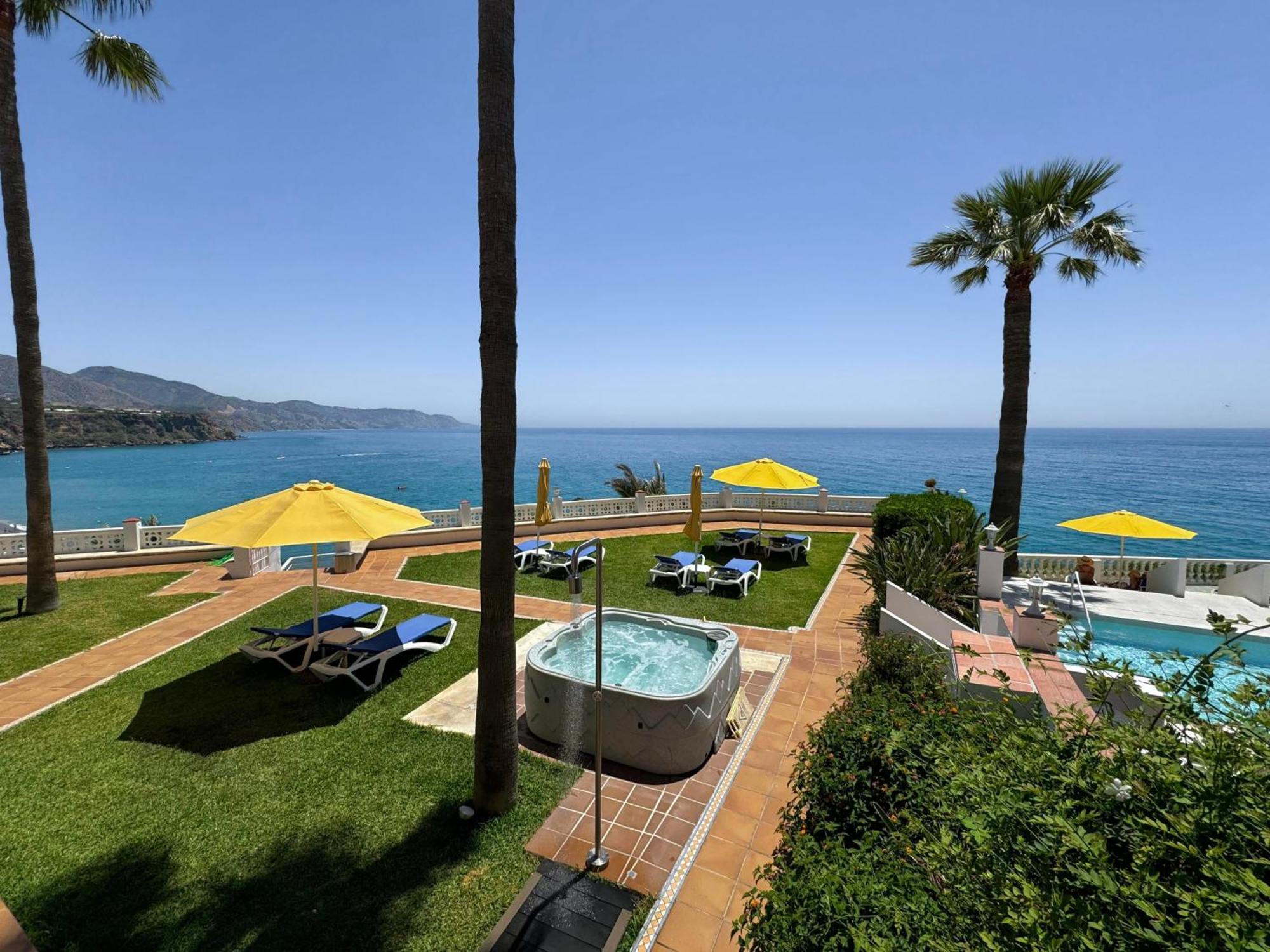Hotel Paraiso Del Mar Нерха Экстерьер фото