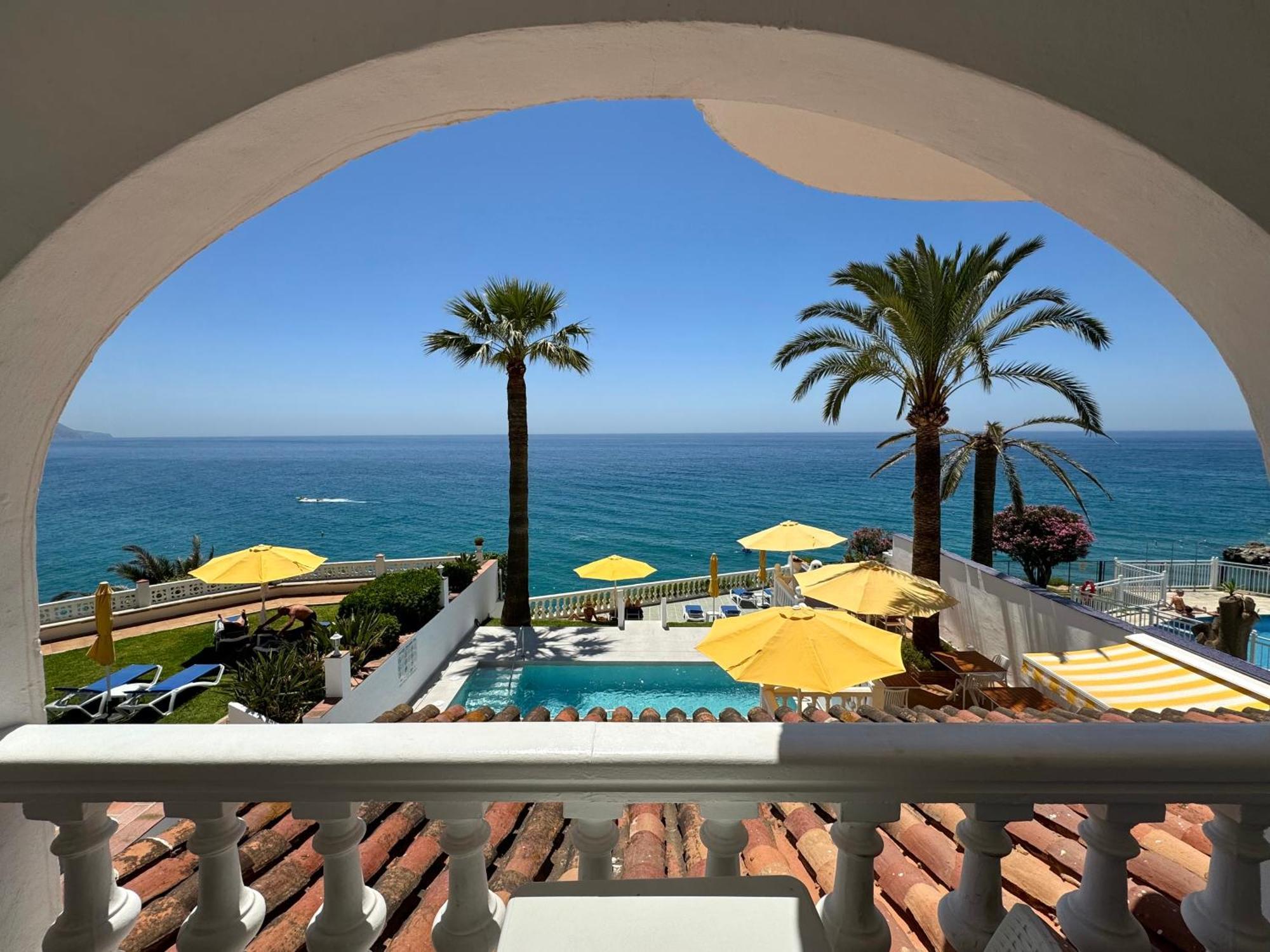 Hotel Paraiso Del Mar Нерха Экстерьер фото