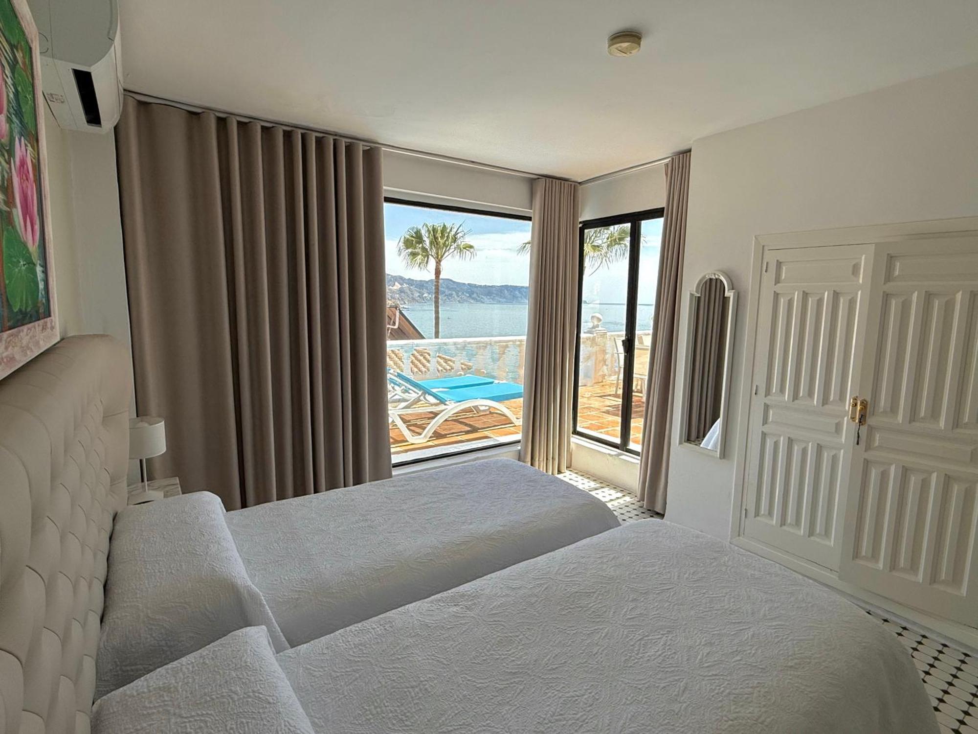 Hotel Paraiso Del Mar Нерха Номер фото