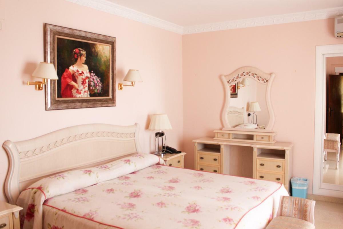 Hotel Paraiso Del Mar Нерха Экстерьер фото
